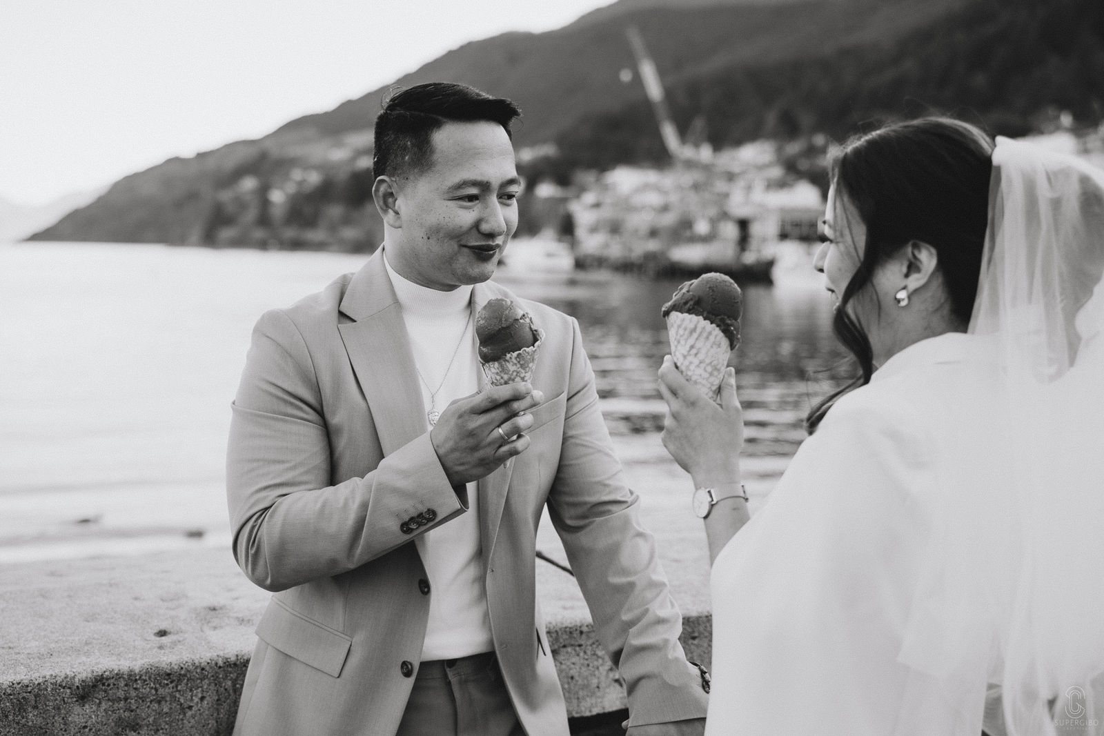 Couple sharing an ice cream by Lake Wakatipu